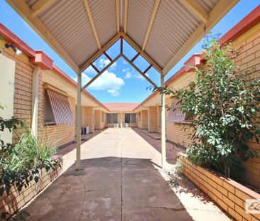 Convenient & Comfortable 2-Bedroom Home in Prime Location - Photo 1