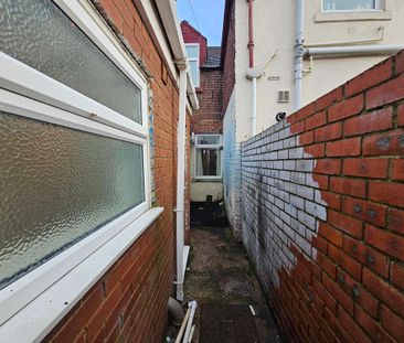 3 Bedroom End Terraced House - Photo 4