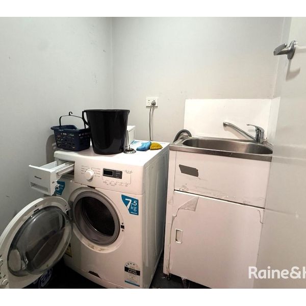 1-bedroom studio in convenient location - Photo 1