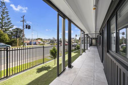 Spacious 3 Bedroom 2 Bathroom in great Location. - Photo 3