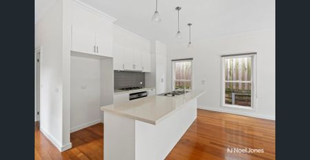 CHARACTER & CHARM IN CENTRAL LOCATION - Photo 2