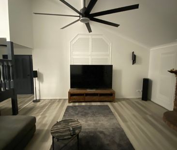 Helensvale - Photo 2