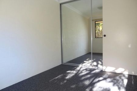 SPACIOUS UNIT! - Photo 4