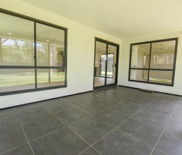 Modern 3 Bedroom, 2 Bathroom Home Close to Town - Photo 5