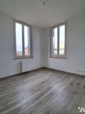 Dans une maison à usage d'habitation élevée d'un étage, divisé en DEUX APPARTEMENTS, un à chaqu... - Photo 2