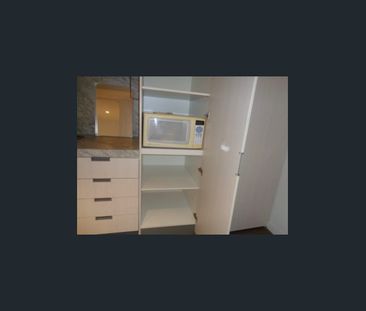 Fully furnished 2 Bedrooms Apartment Central of North Melbourne - Photo 4