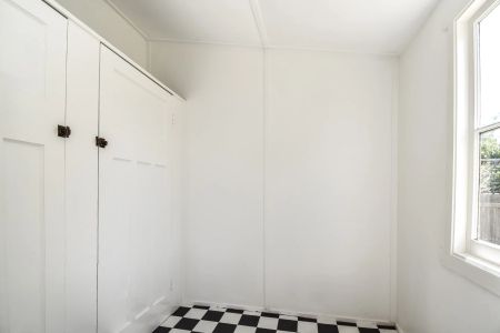 Centrally Located Timeless Beauty! - Photo 4