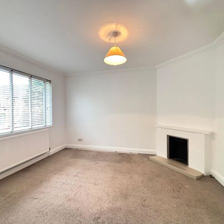 Clockhouse Road, Farnborough, GU14 - Photo 4