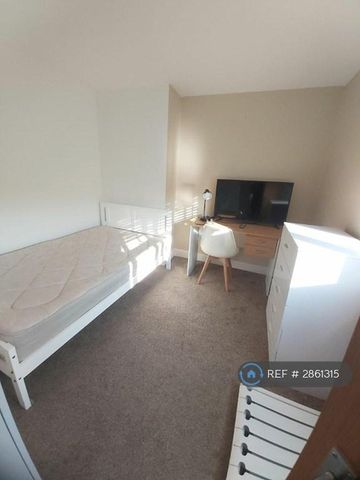 5 bedroom semi-detached house to rent - Photo 5