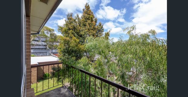 Immaculate Apartment in Super Convenient Location! - Photo 1