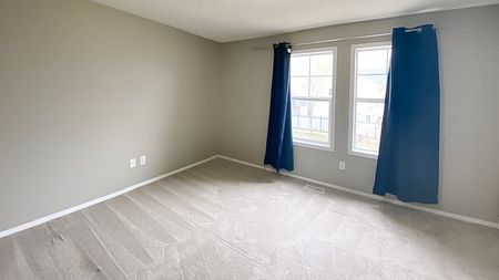 Live By The Lake – 3 Bed Summerside Duplex | Parking Included - Photo 5
