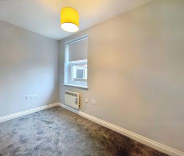 2 bedroom ground floor flat to rent - Photo 2