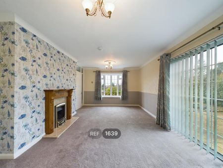 3 bedroom detached bungalow to rent - Photo 2