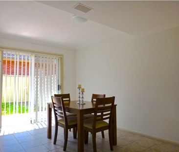 Beautiful townhouse in popular location next to Asyrian Church / Sc... - Photo 2