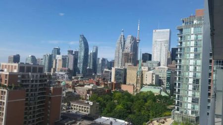 Toronto Furnished Condo for Rent - Luxurious 1 Bed, 1 Bath with South Facing Balcony, Water Views, and Air Conditioning - Photo 5