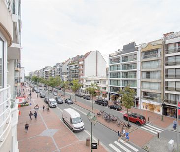 Ongemeubeld - Instapklaar en ruim appartement met drie slaapkamers in het centrum van Knokke op de Lippenslaan. - Foto 1