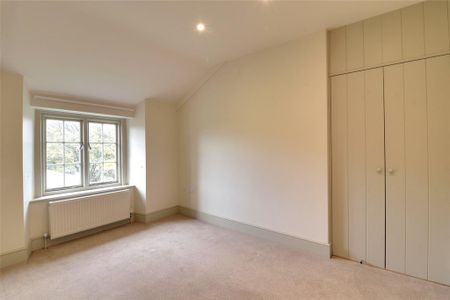 3 bedroom end of terrace house to rent - Photo 2