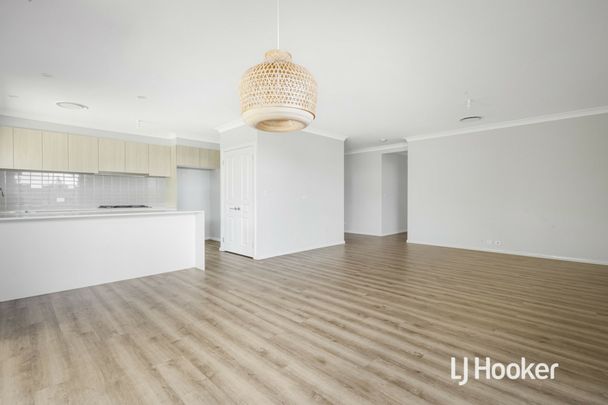 Beautiful Family Home in Great Location! - Photo 1