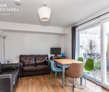 6 bedroom detached house to rent - Photo 2