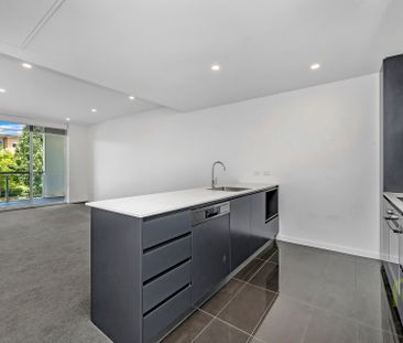 Modern Apartment in ideal location - Photo 3