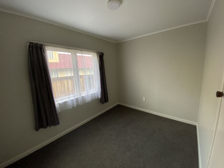 Low maintenance living close to Hamilton Central! - Photo 3