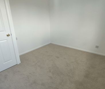 Sutton Close - Photo 4