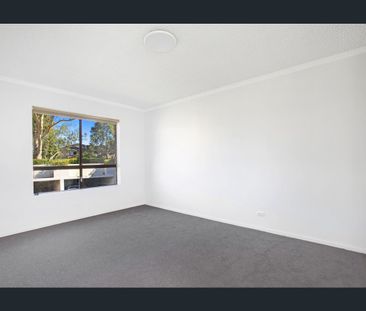 Modern and sunny 2 Bedroom Apartment - Photo 3