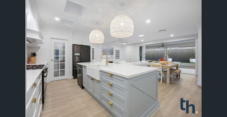 Hamptons-Inspired, Near-New Family Home - Photo 4