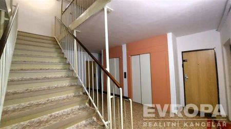 Pronájem bytu 3+1, 65 metrů plus balkon a sklep, Křenická Praha 10 - Photo 2