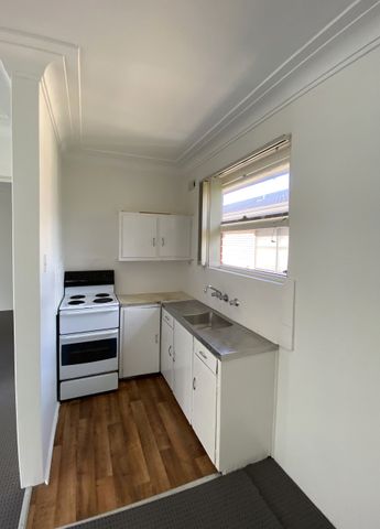 Spacious one bedroom apartment in a Small Block - Photo 2