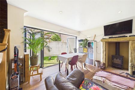 2 bedroom detached house to rent - Photo 2