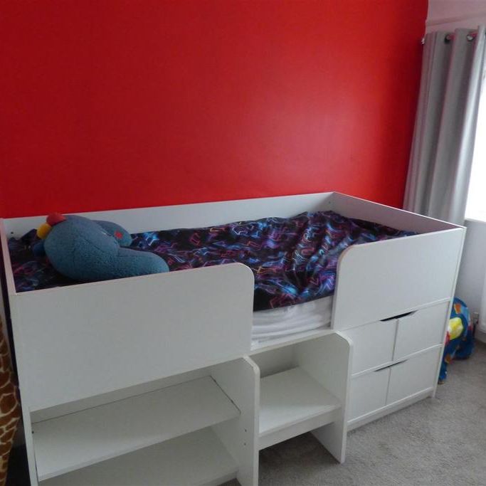 3 bedroom property to rent - Photo 1