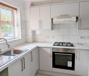 2 bedroom semi-detached house to rent - Photo 3