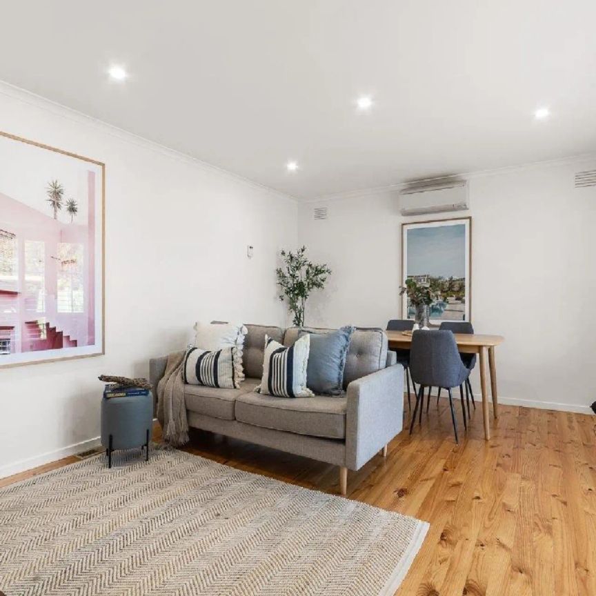 CHIC, STYLISH AND IN A PERFECT LOCATION! - Photo 1