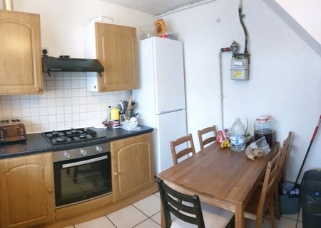 Room in a Shared Flat, Fowler House, SW8 - Photo 5