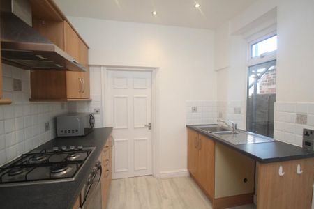 3 bedroom end of terrace house to rent - Photo 5