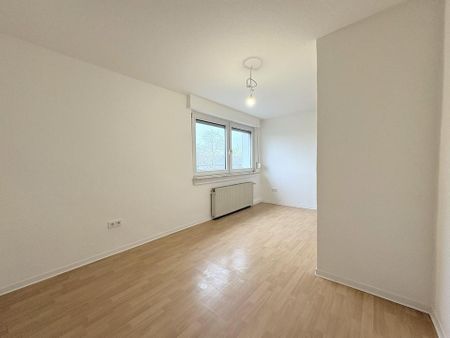 Großzügige 5-ZKB-Wohnung mit Einbauküche & großem Balkon In Saarbrücken-Burbach - Foto 4