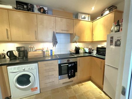 Farnburn Avenue, Slough, Berkshire,SL1 - Photo 3