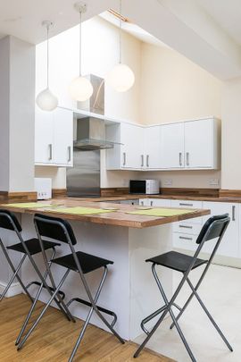 Station Parade, Headingley, Leeds - Photo 1