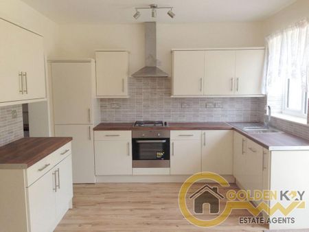4 bedroom semi-detached house to rent - Photo 4
