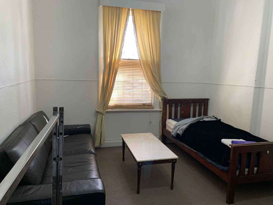 East Melbourne - Photo 1