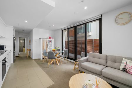 Perfect blend of style, comfort, and convenience. - Photo 3