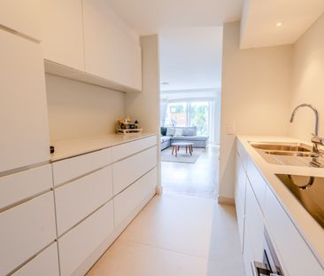 Schitterend bemeubeld appartement met 2 slaapkamers en GARAGE te hu... - Photo 2