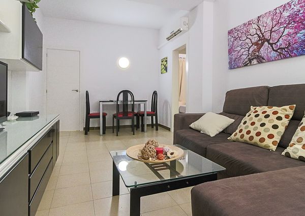 Newly renovated and furnished 2 minutes from Sagrada Familia.