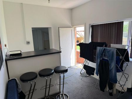 6 bedroom property to rent - Photo 4