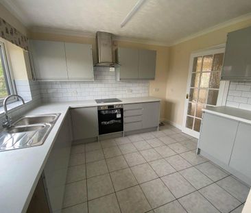 4 bedroom detached house to rent - Photo 4