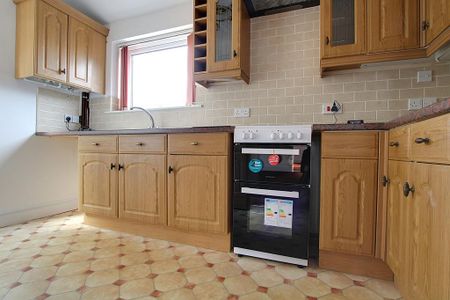 2 bedroom semi-detached house to rent - Photo 5