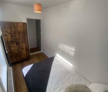 LOVELY DOUBLE ROOM WITH ENSUITE - Photo 4