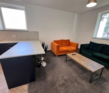 4 bedroom Student Flat to rent in Medburn House, Barker Street, Shi... - Photo 1