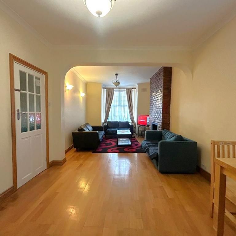 3 bedroom property to rent - Photo 1